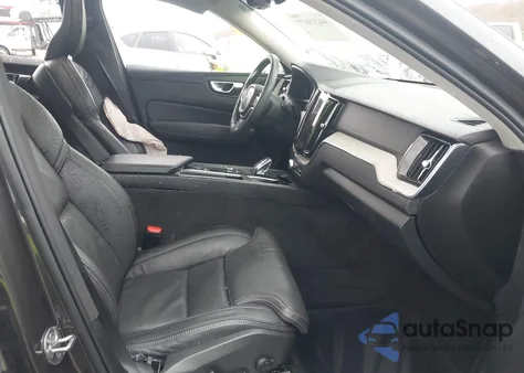 2022 Volvo Xc60 B5 Inscription z USA, uszkodzony, nr VIN YV4L12DL9N1003164